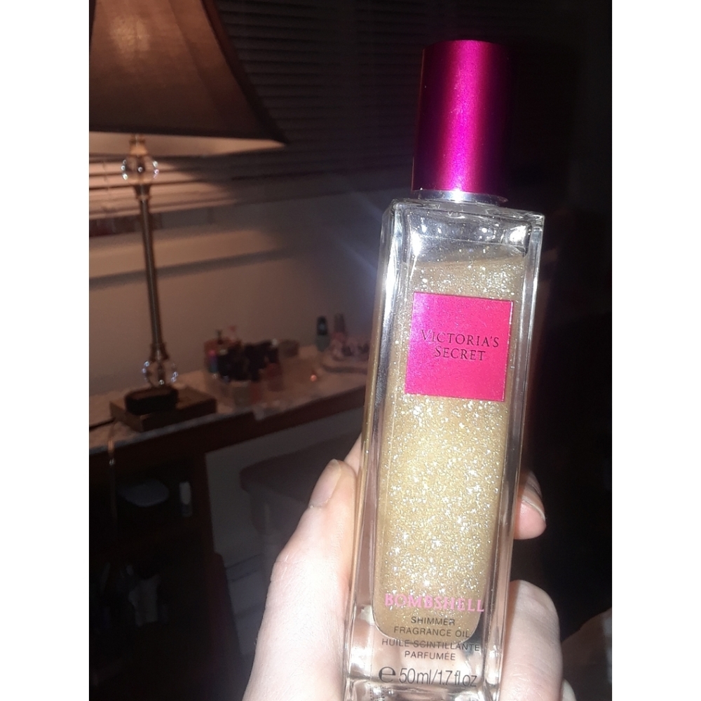 Bombshell scented shimmer oil